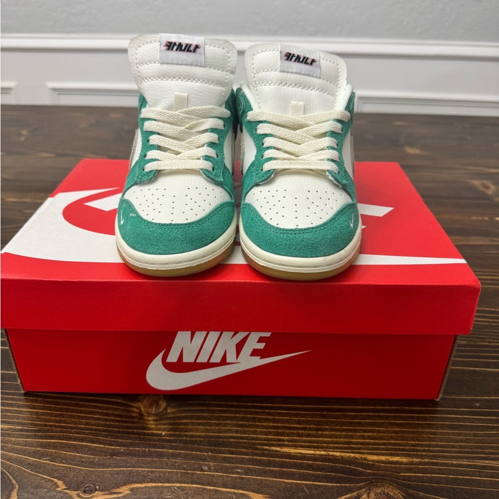 2020 Kasina x Dunk Low - Road Sign
